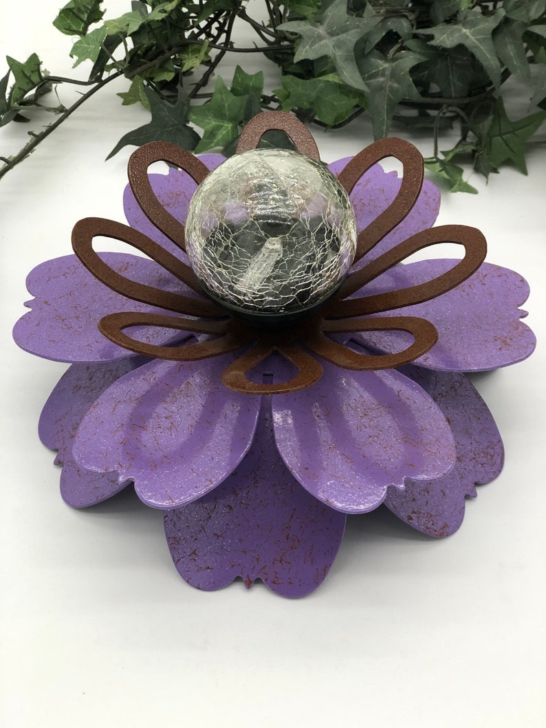 Solar Powered Lotus Flower Light with Crackle Glass Ball - Waterproof Garden Decor🔥